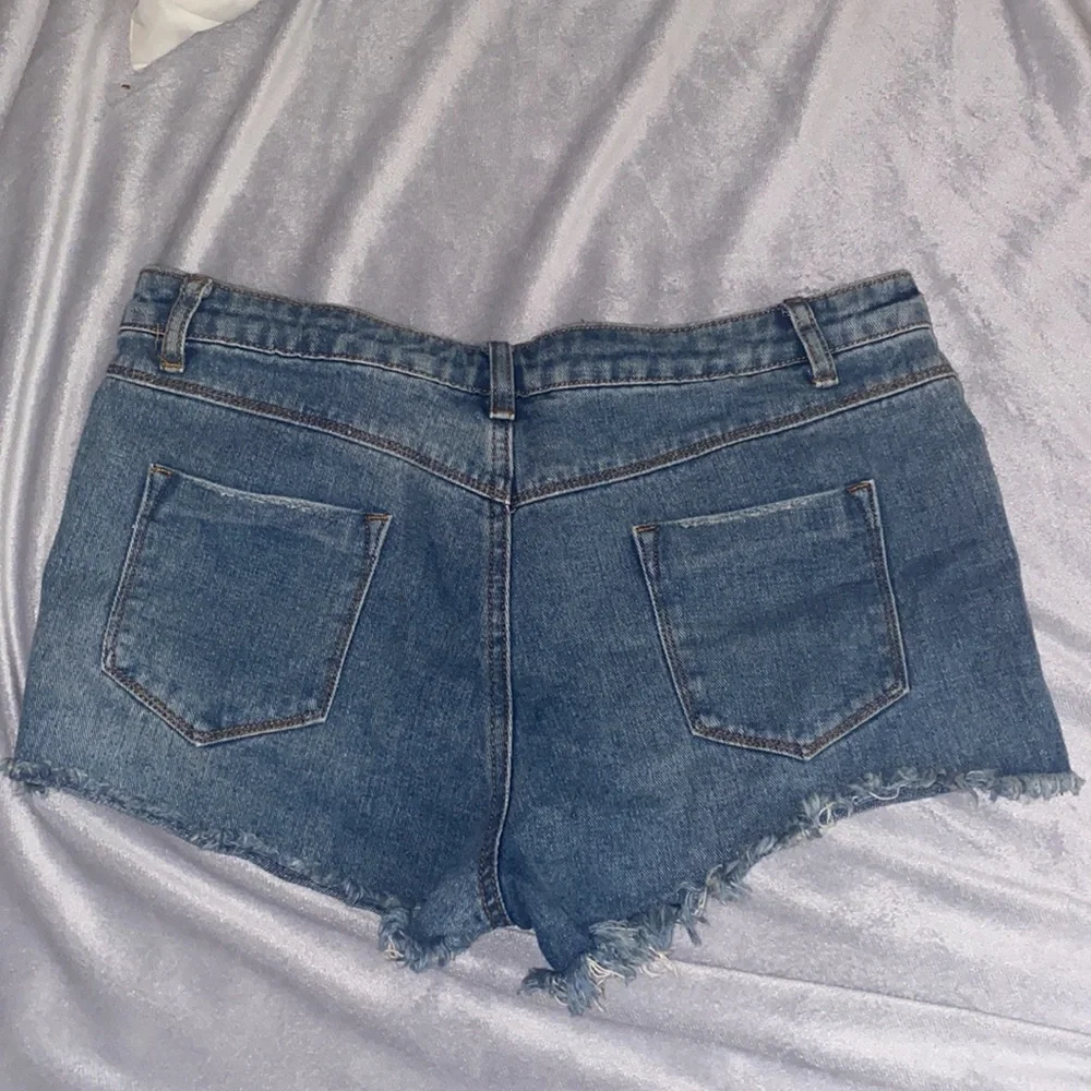 Shien Denim Shorts - Picture 2 of 3